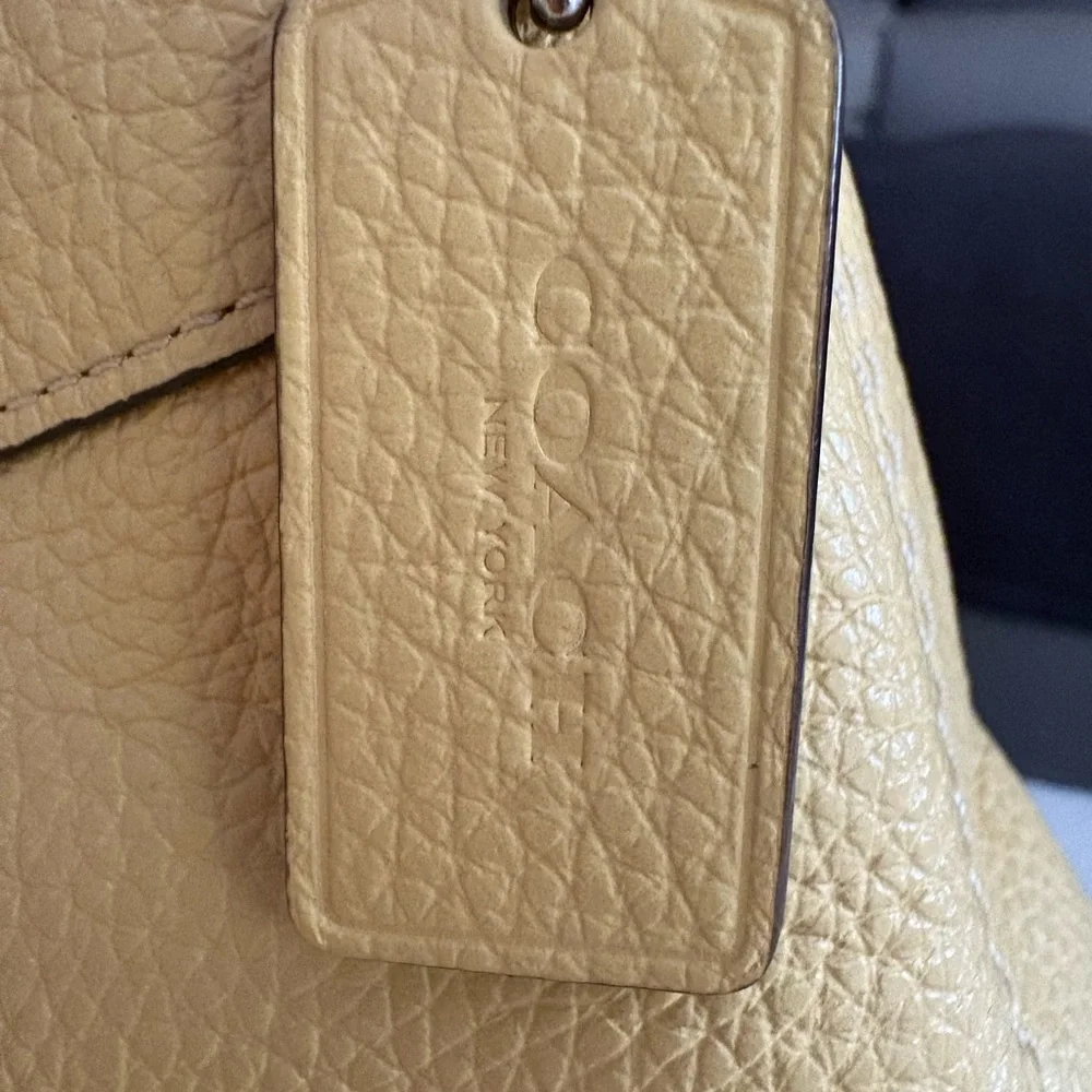 Coach Soft Yellow Leather Shoulder Bag - Picture 3 of 16